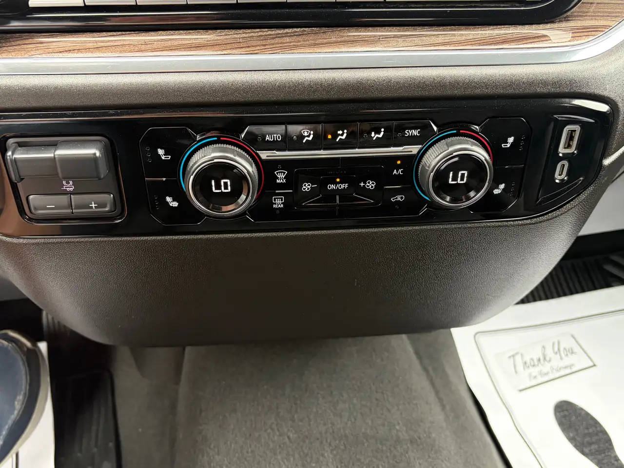 Chevrolet Silverado 1500 - Image 17