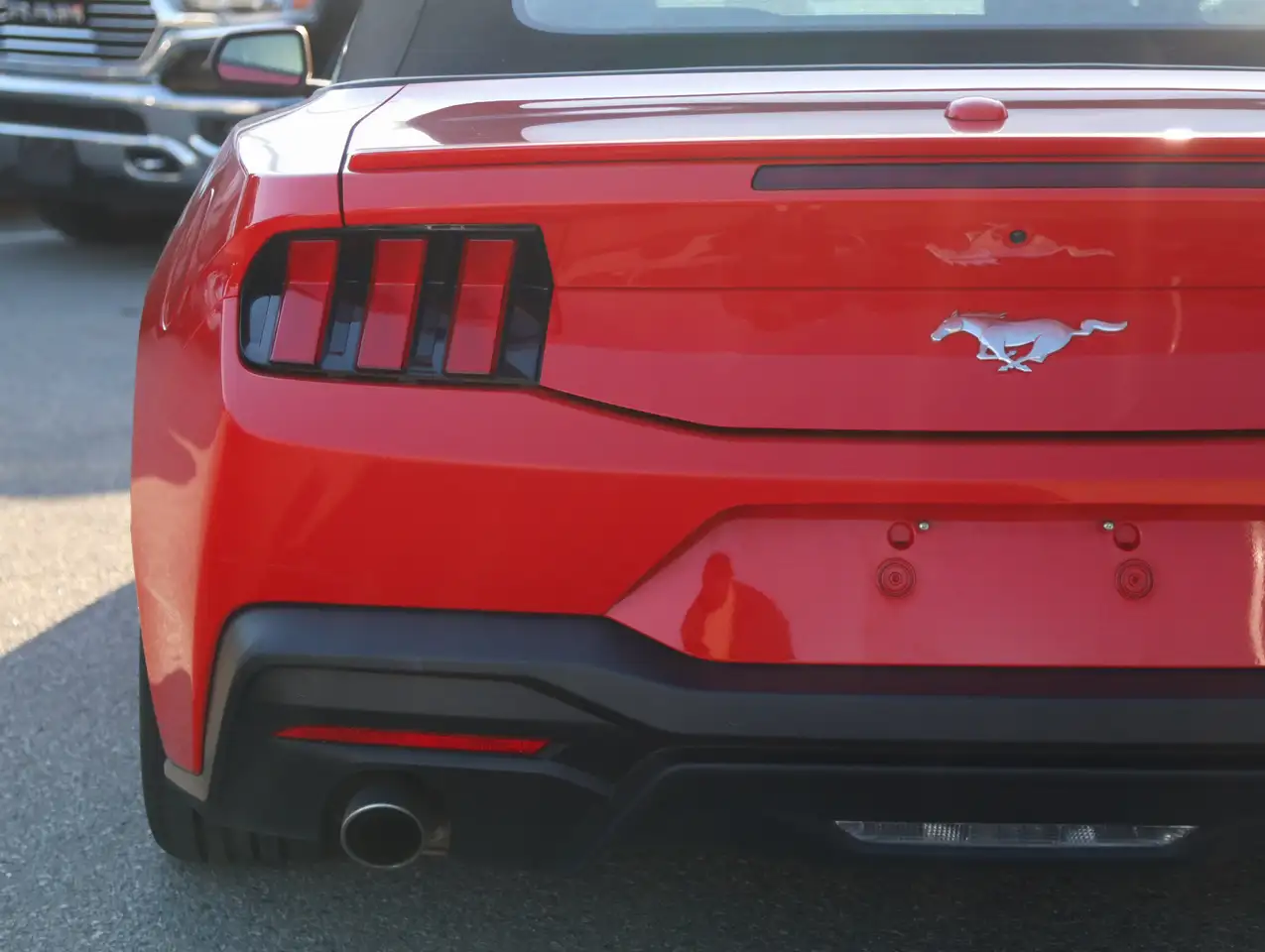 Ford Mustang - Image 10