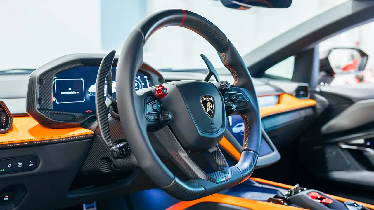 Lamborghini Revuelto - Image 6