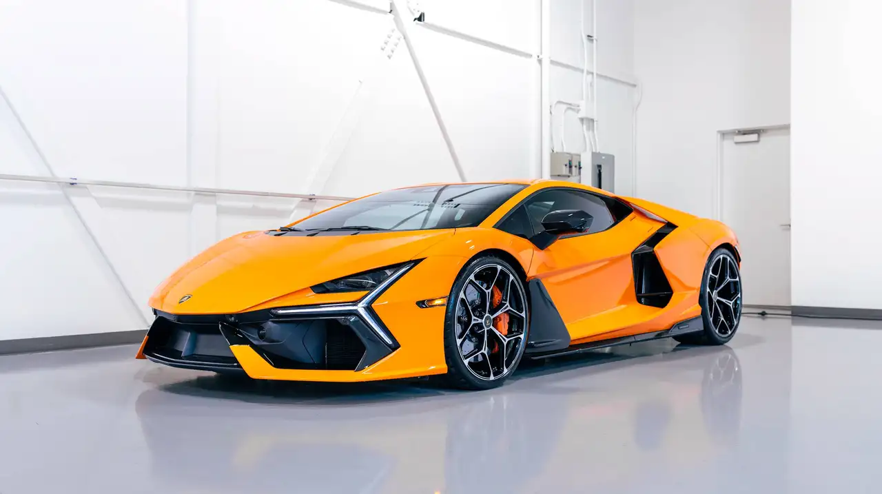 Lamborghini Revuelto