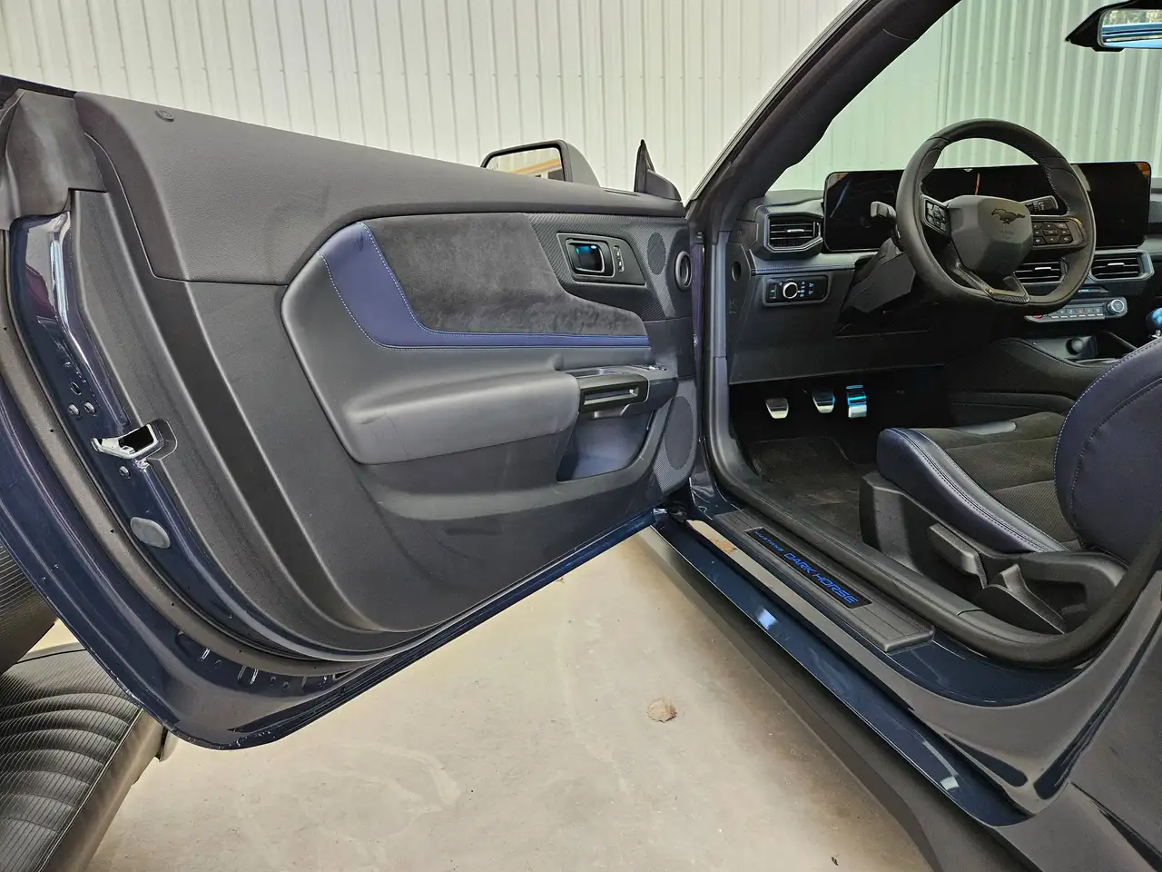 Ford Mustang - Image 12