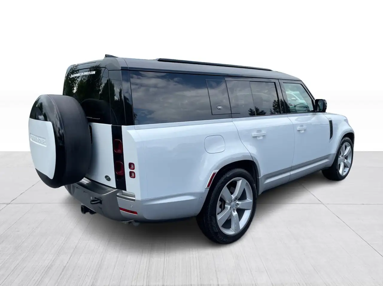 Land Rover Defender - Image 17