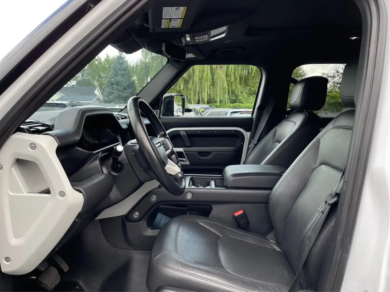 Land Rover Defender - Image 3