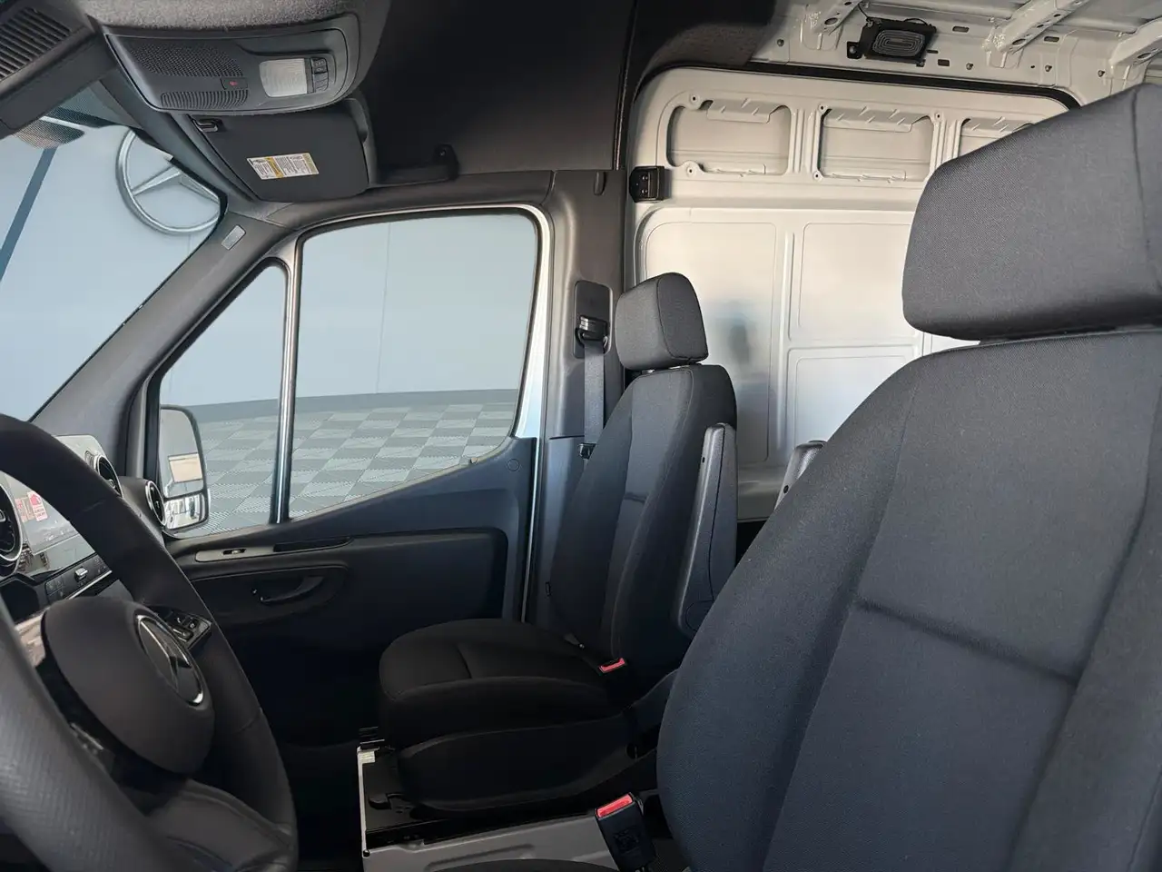 Mercedes-Benz Sprinter - Image 13