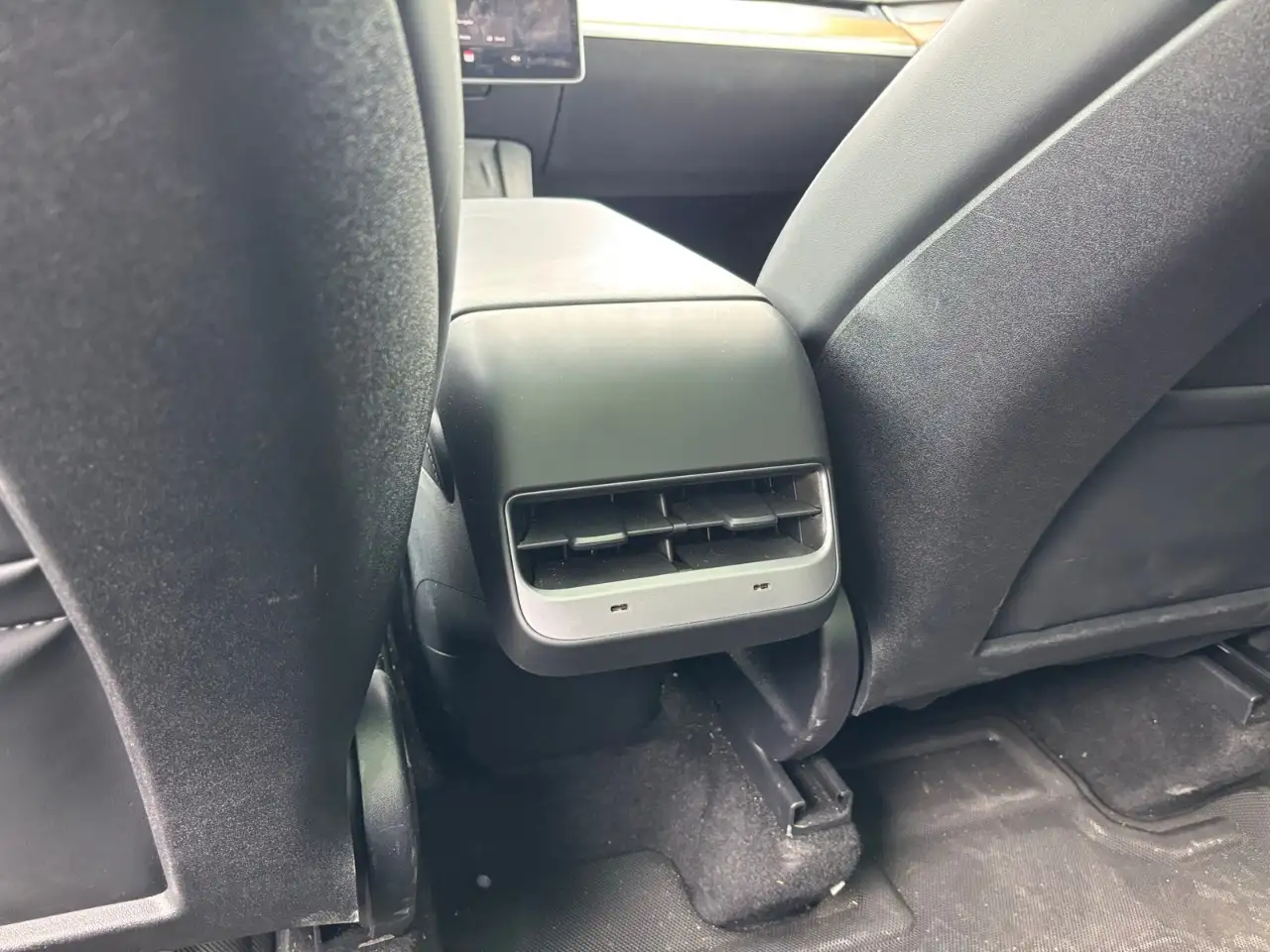 Tesla Model Y - Image 30
