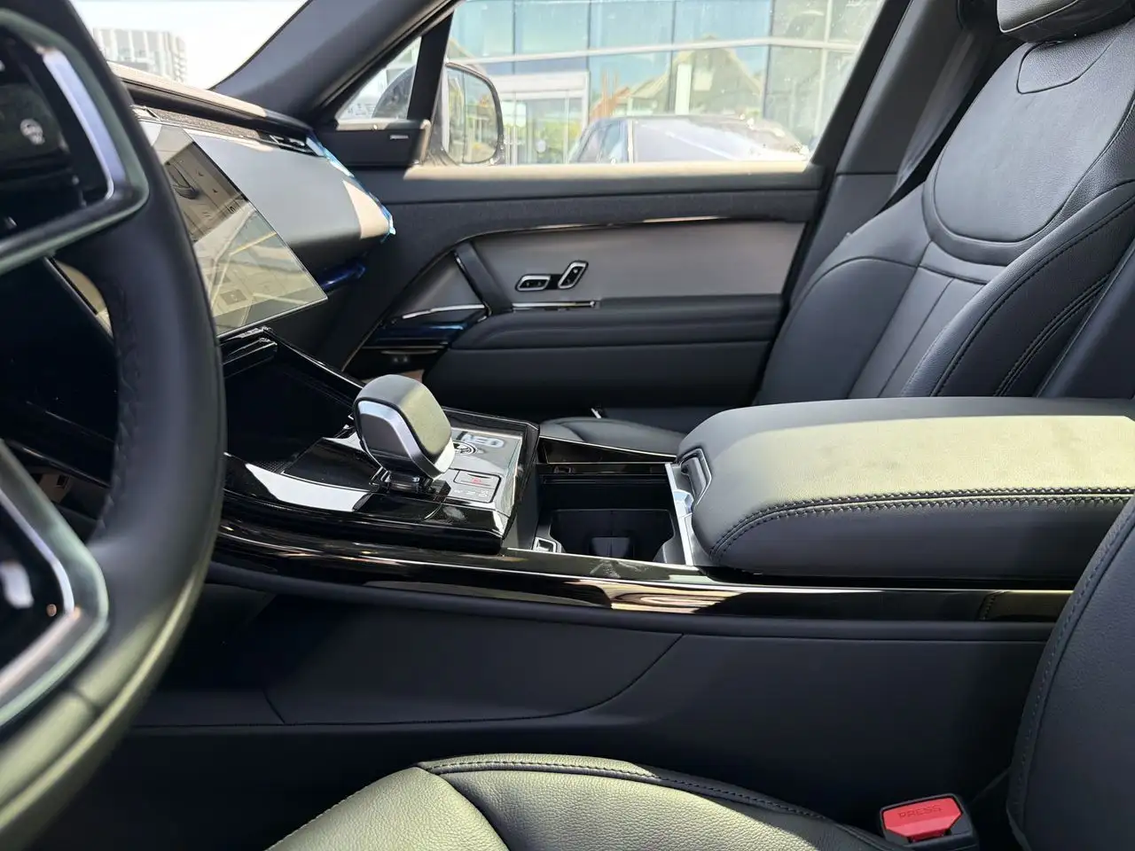 Land Rover Range Rover Sport - Image 18