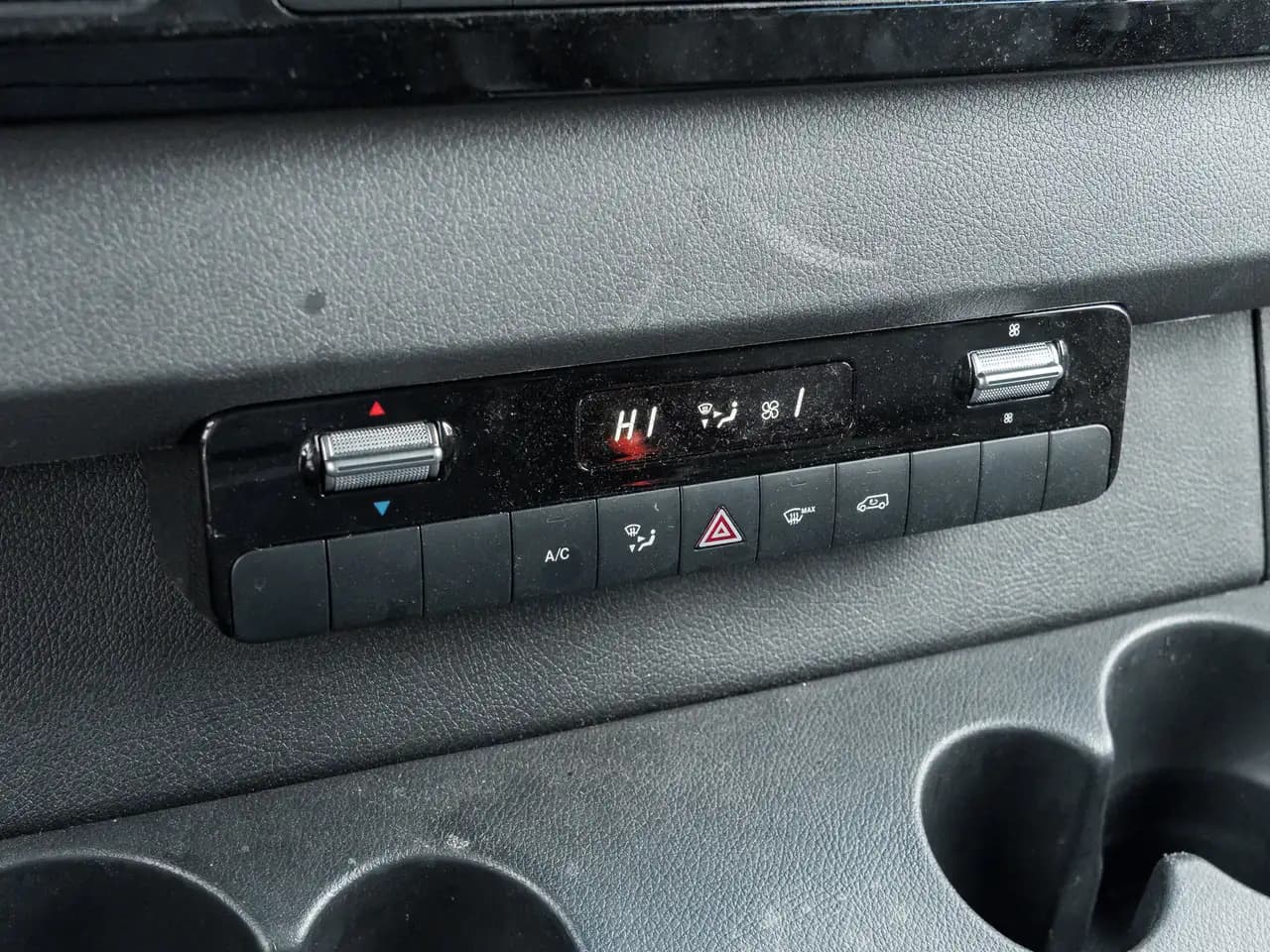 Mercedes-Benz Sprinter - Image 18
