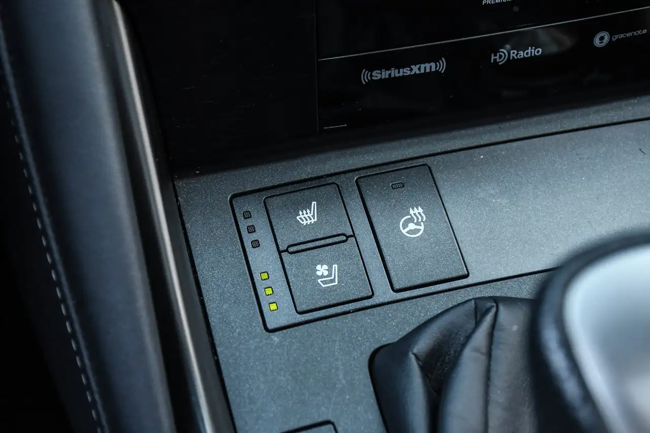 Lexus IS - Image 28