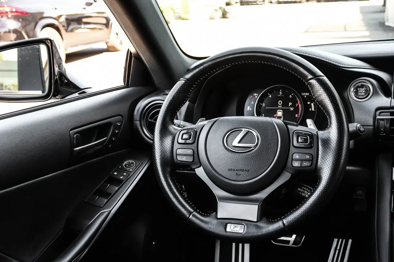 Lexus IS - Image 20