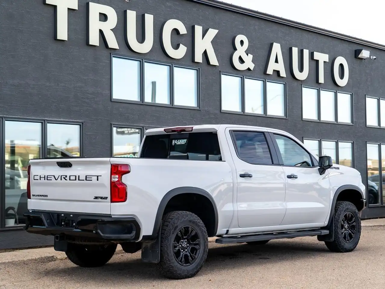 Chevrolet Silverado 1500 - Image 5