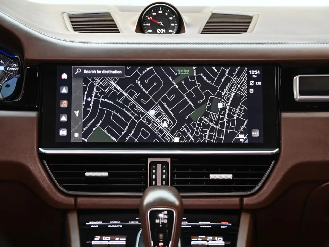 Porsche Cayenne - Image 16