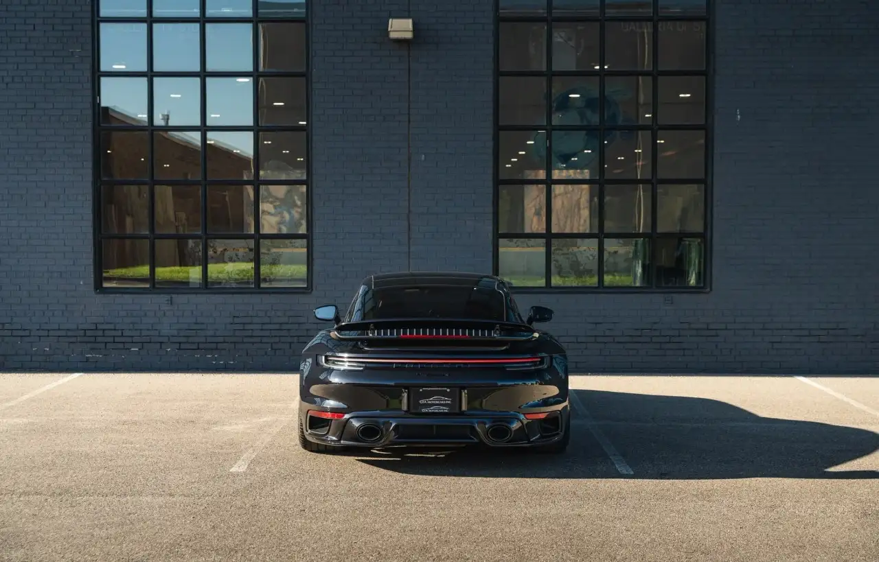 Porsche 911 - Image 20