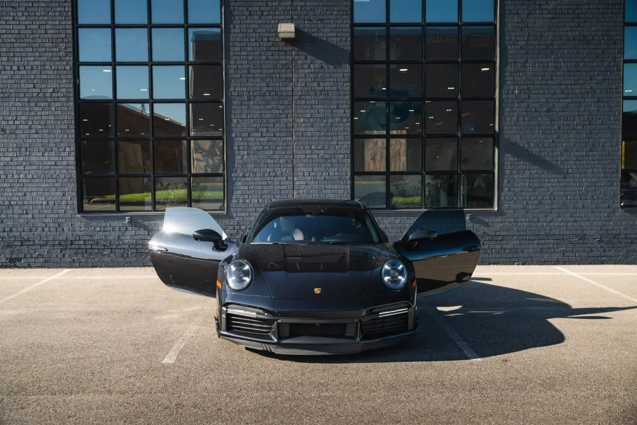 Porsche 911 - Image 19
