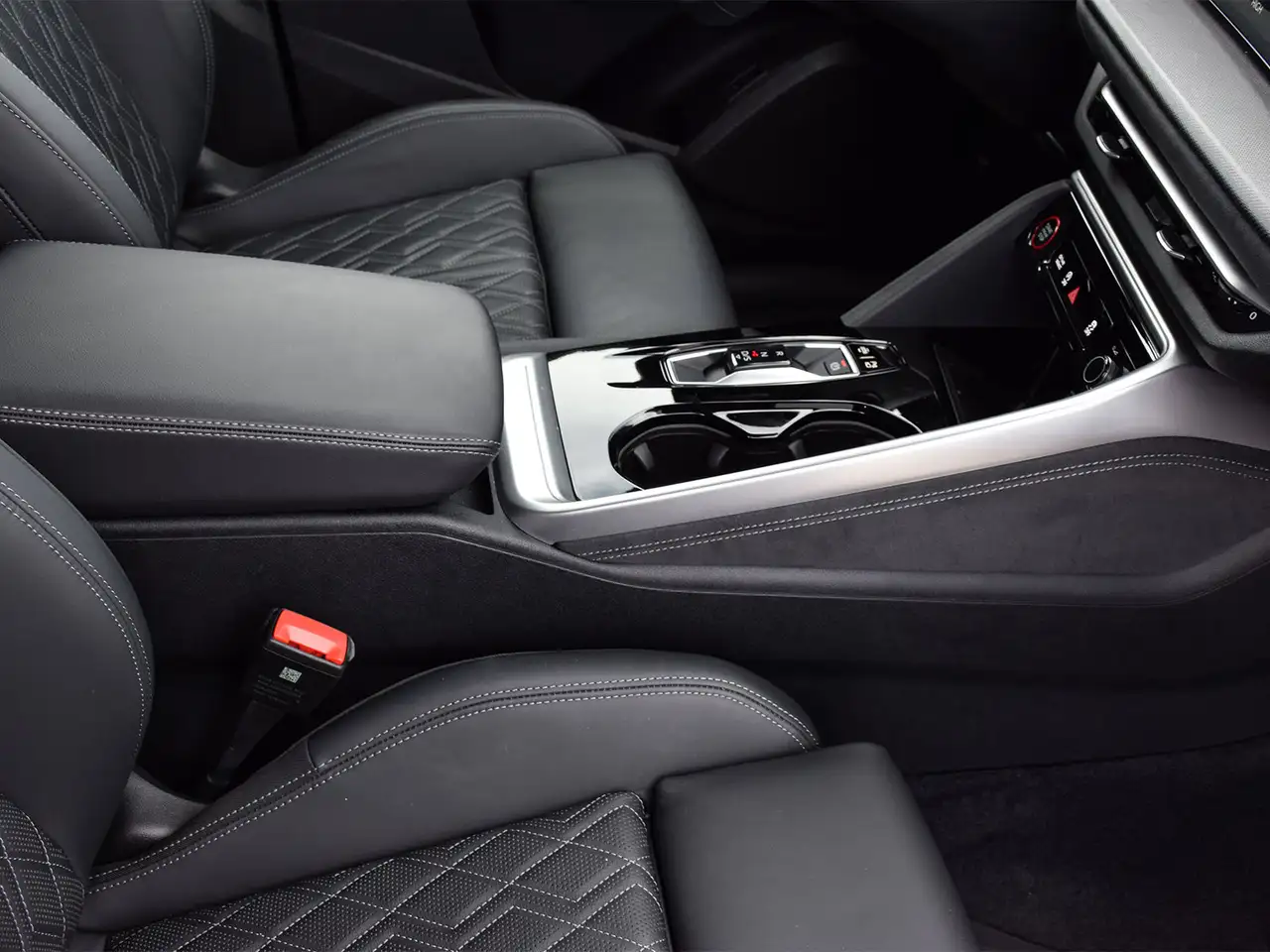 Audi SQ5 - Image 27