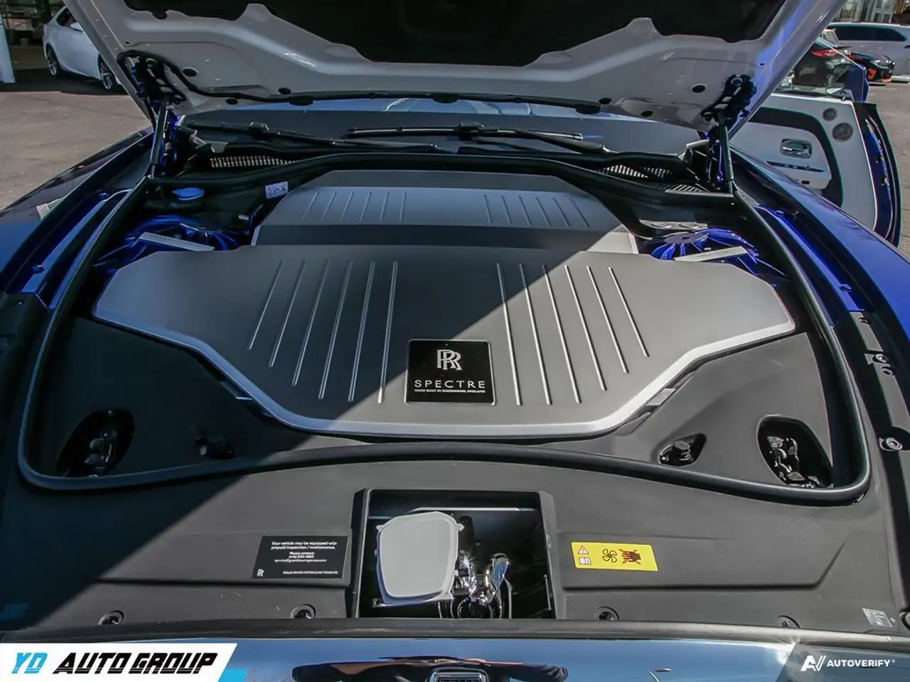 Rolls-Royce Spectre - Image 9