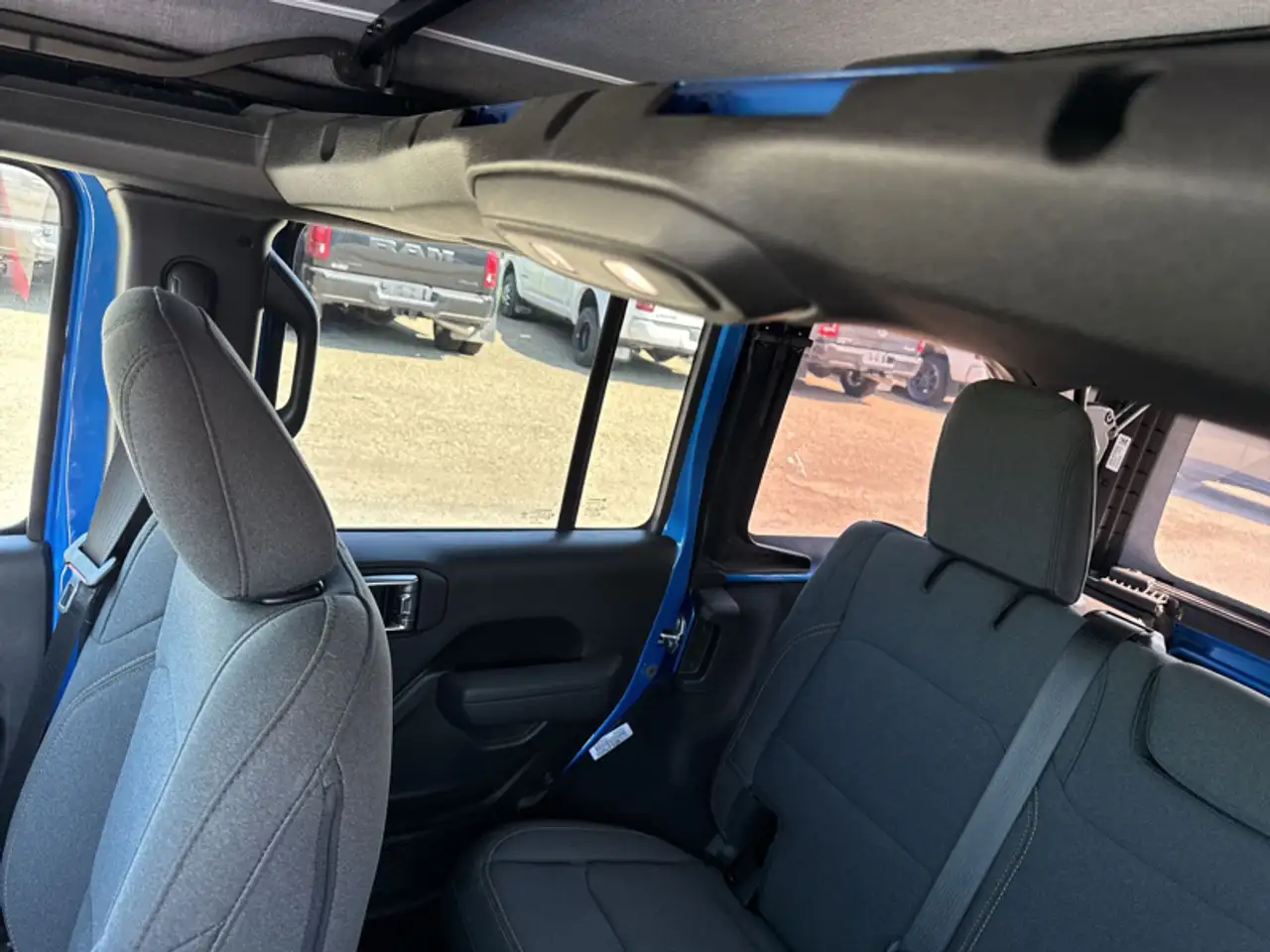 Jeep Wrangler - Image 12