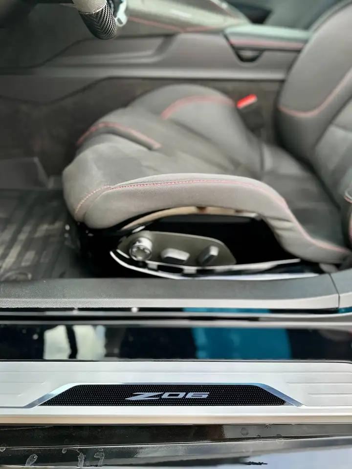 Chevrolet Corvette - Image 16