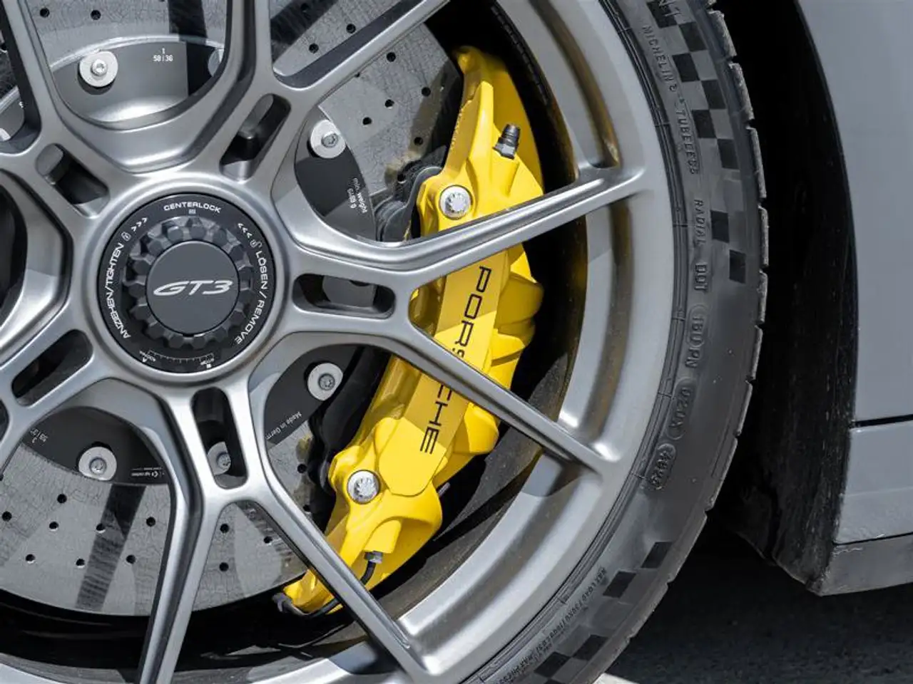 Porsche 911 - Image 16