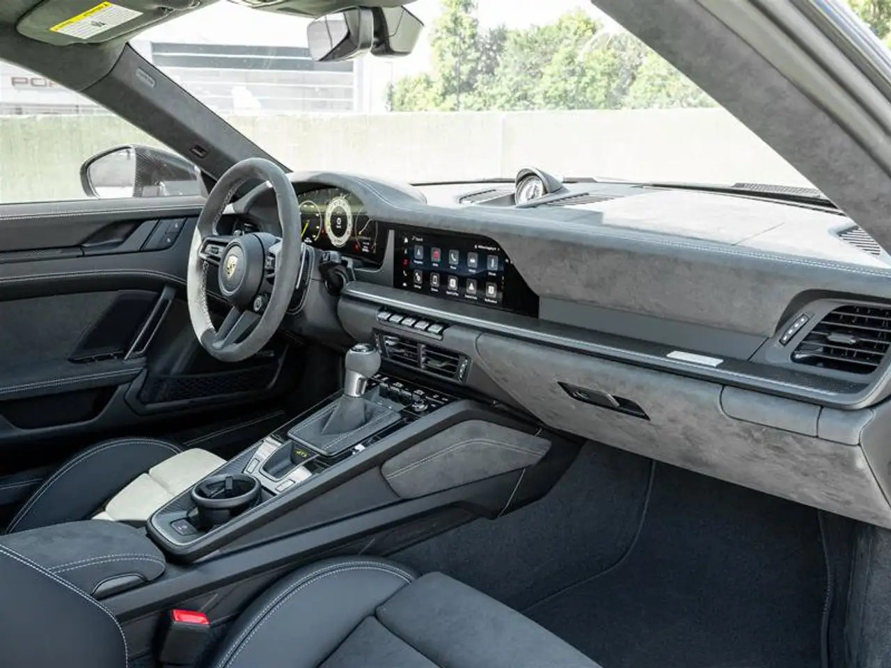 Porsche 911 - Image 45