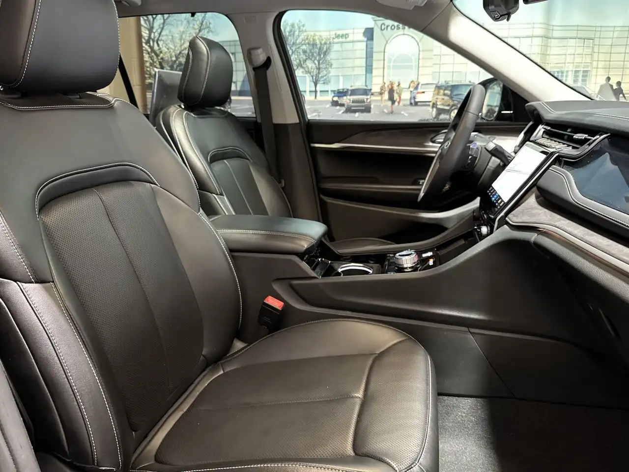 Jeep Grand Cherokee - Image 25