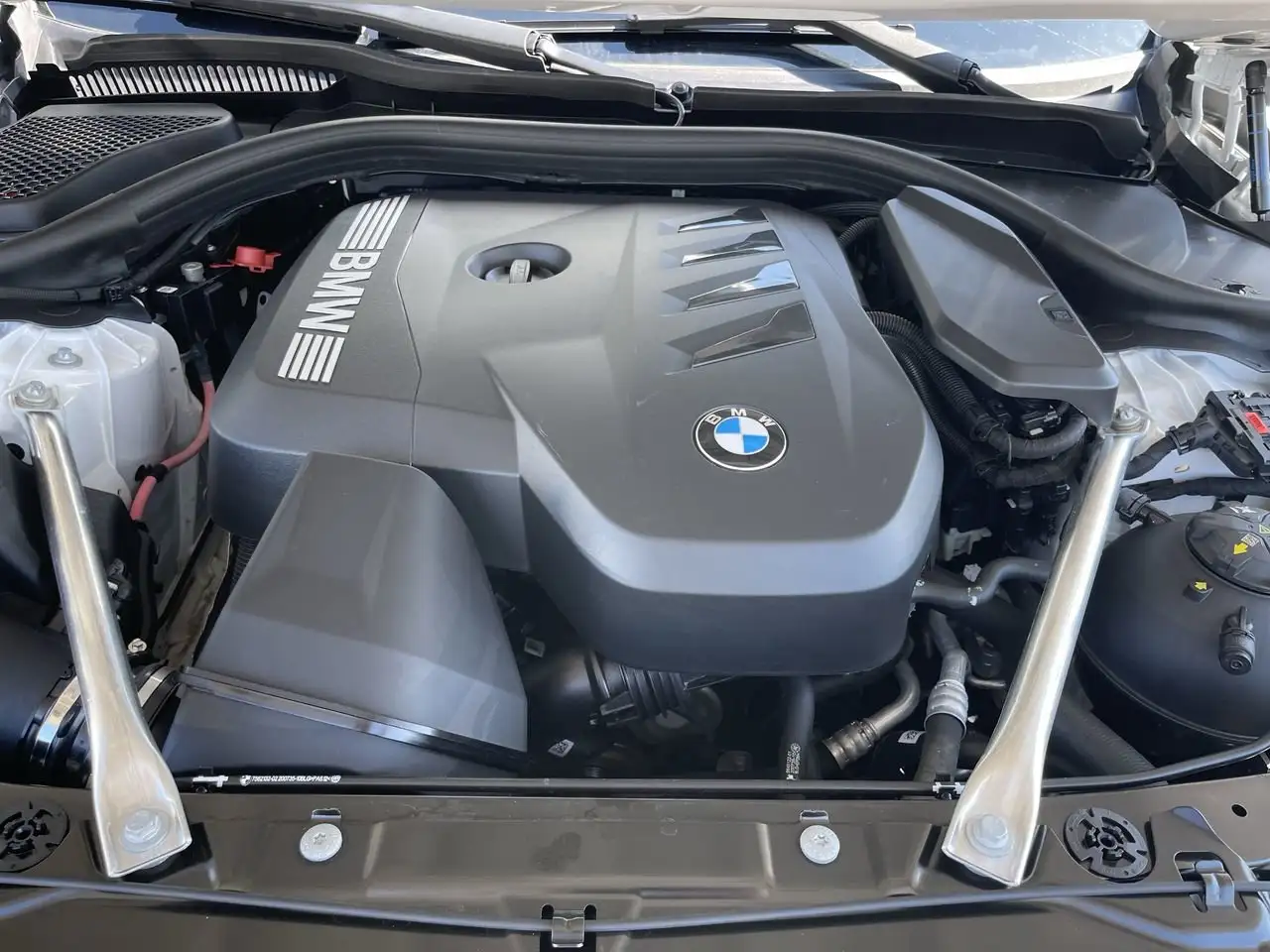 BMW 5 Series - Image 34