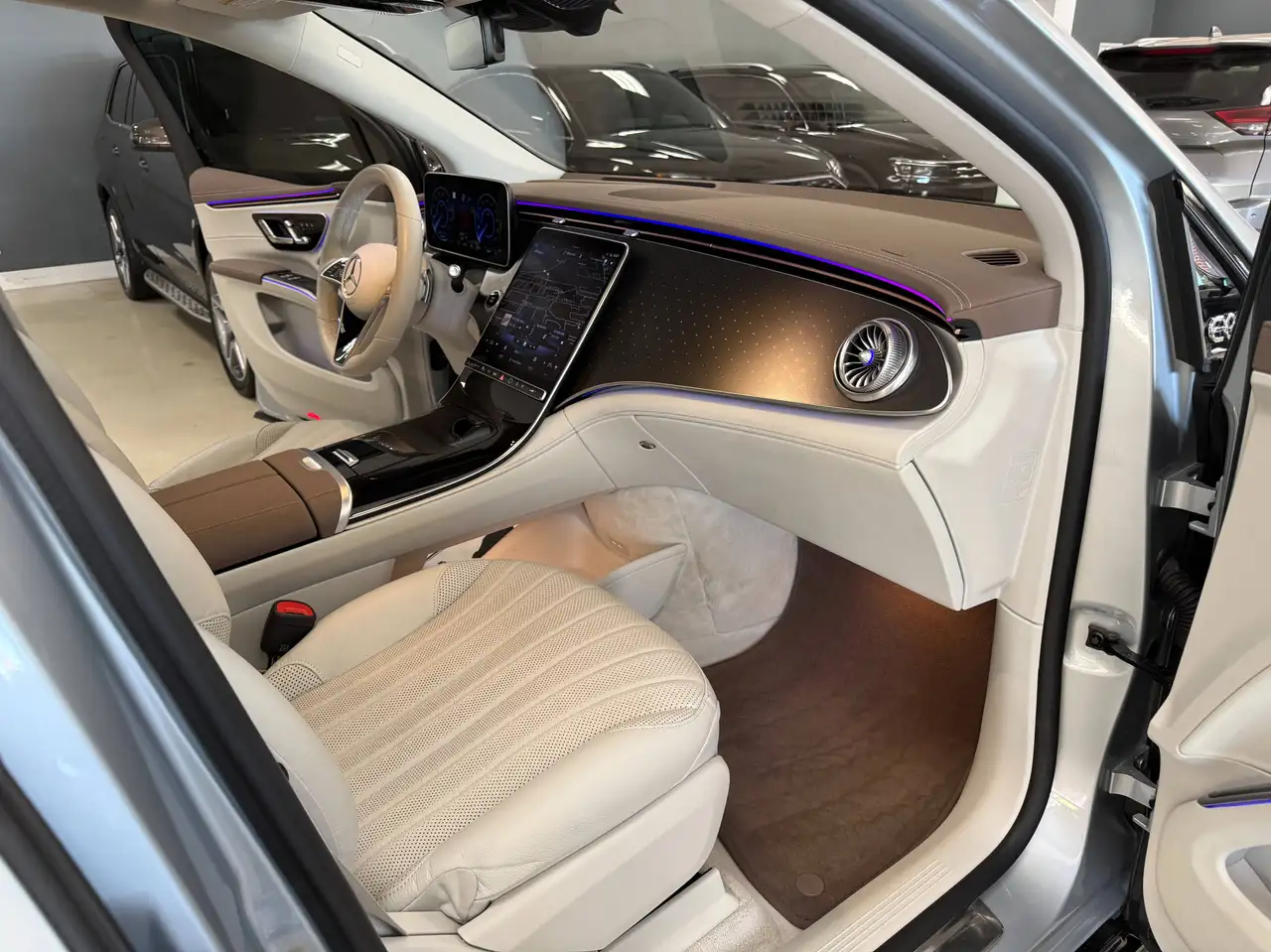 Mercedes-Benz EQS - Image 24