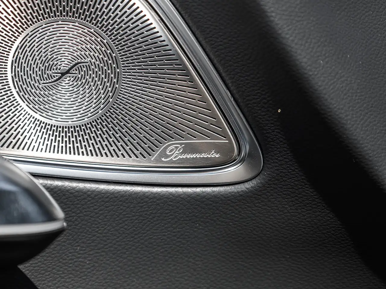 Mercedes-Benz E-Class - Image 20