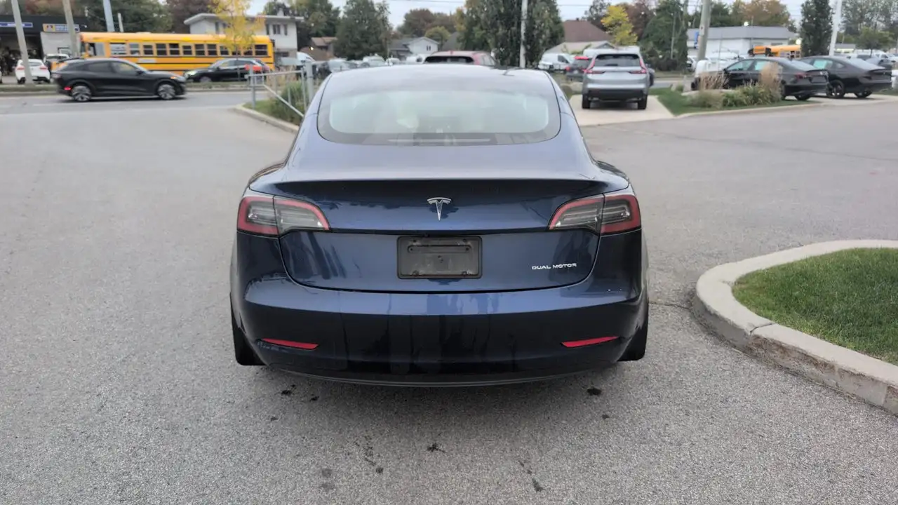 Tesla Model 3 - Image 10