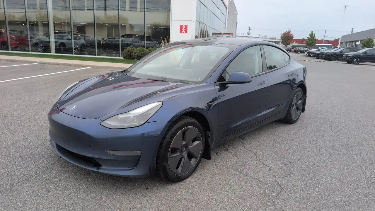 Tesla Model 3 - Image 3