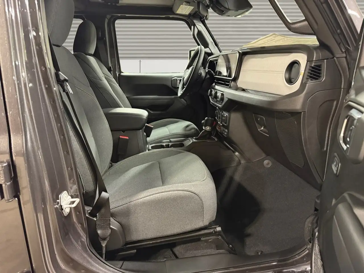 Jeep Wrangler - Image 17