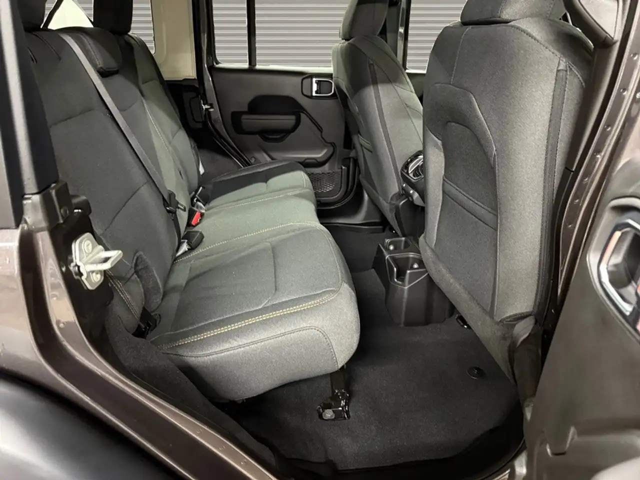 Jeep Wrangler - Image 18
