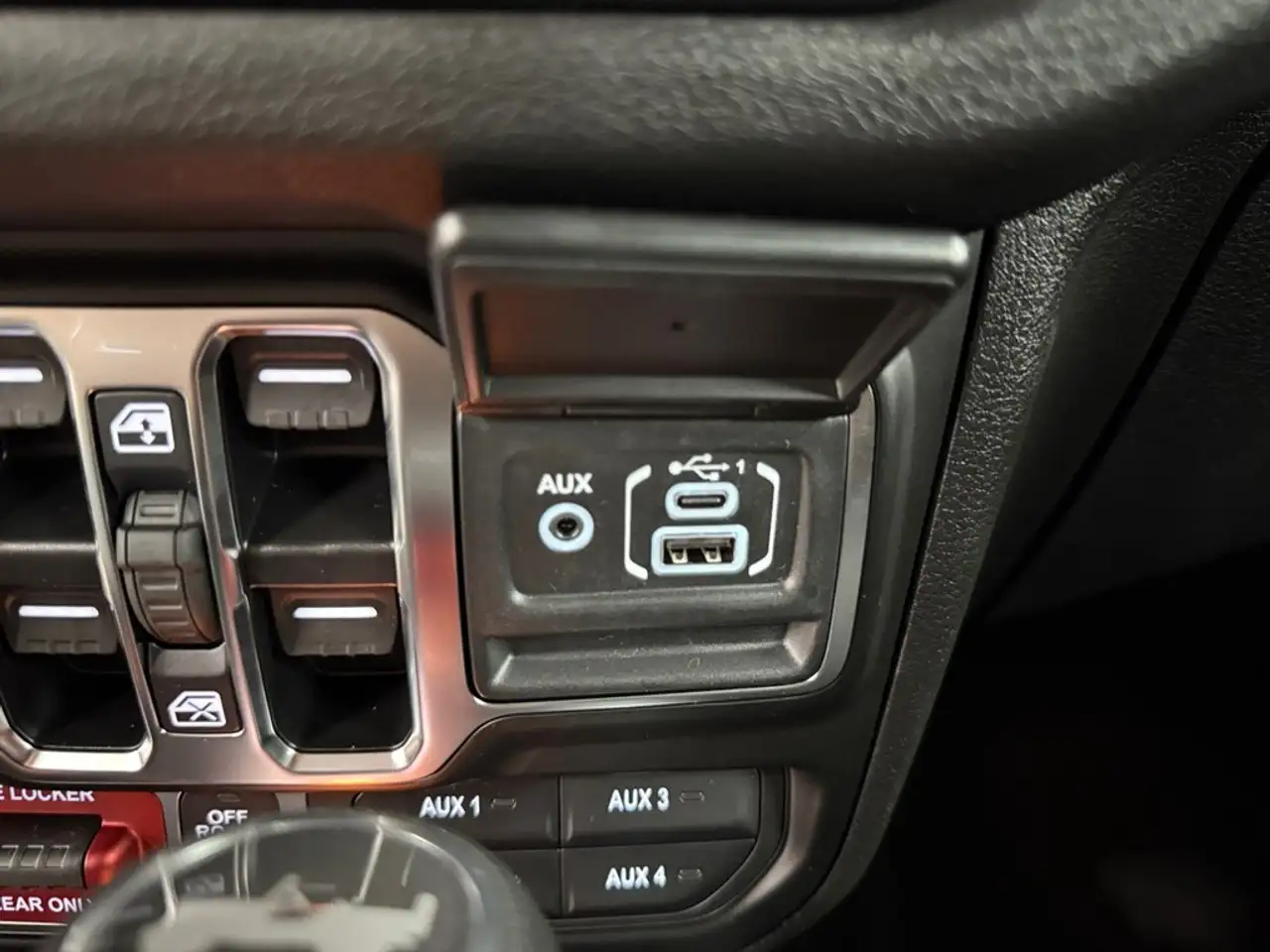 Jeep Wrangler - Image 27