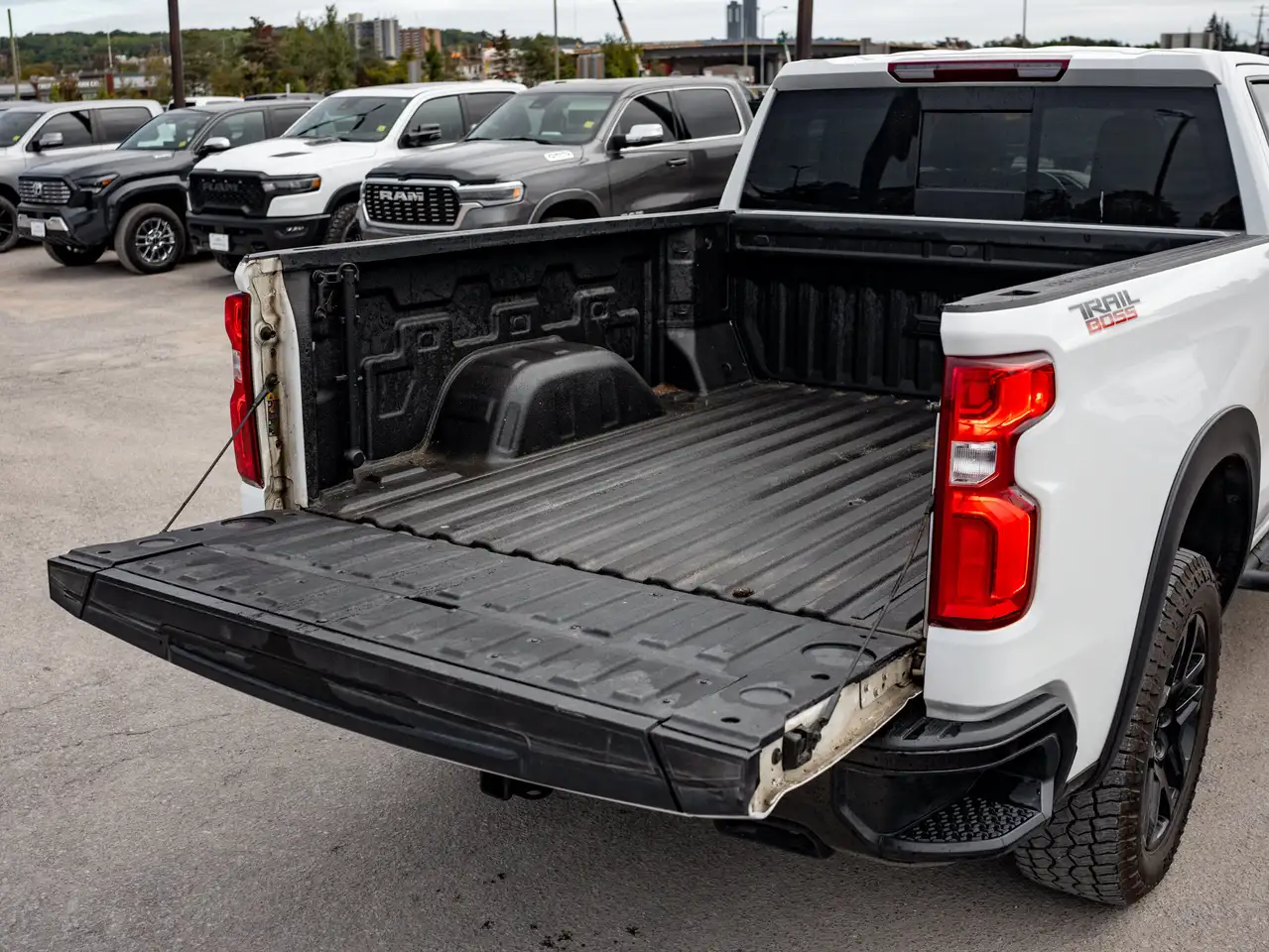Chevrolet Silverado 1500 - Image 9