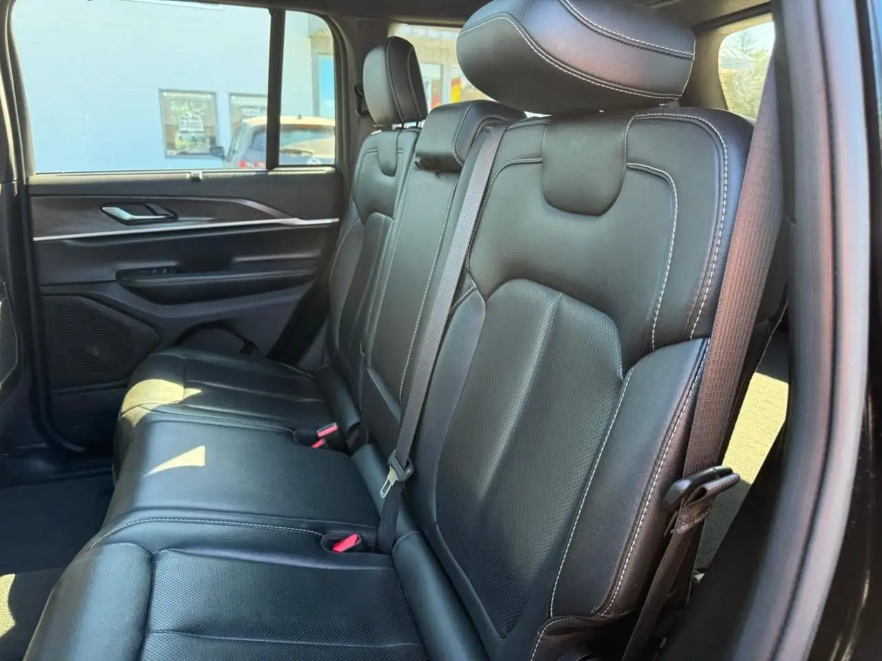 Jeep Grand Cherokee - Image 17