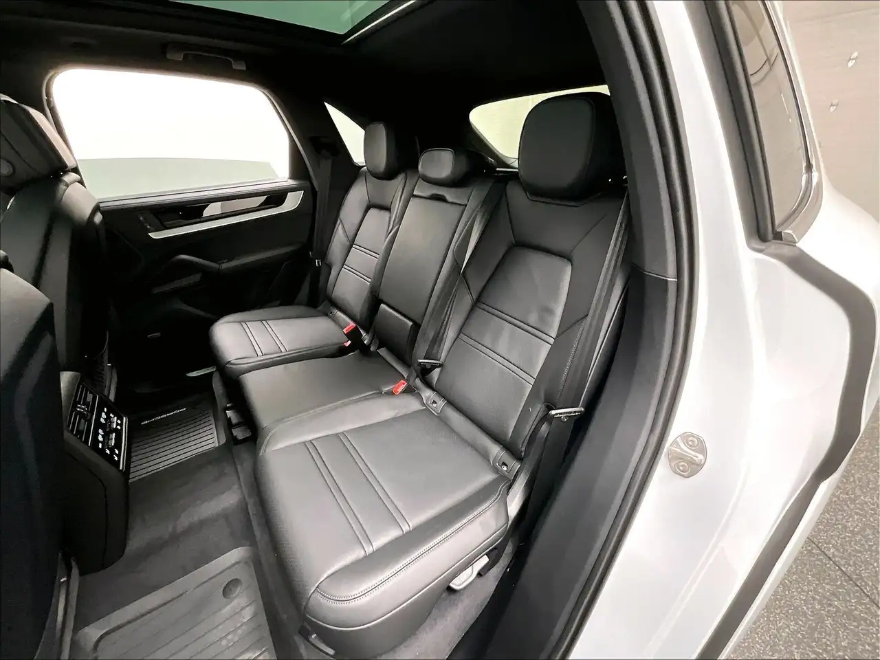 Porsche Cayenne - Image 15
