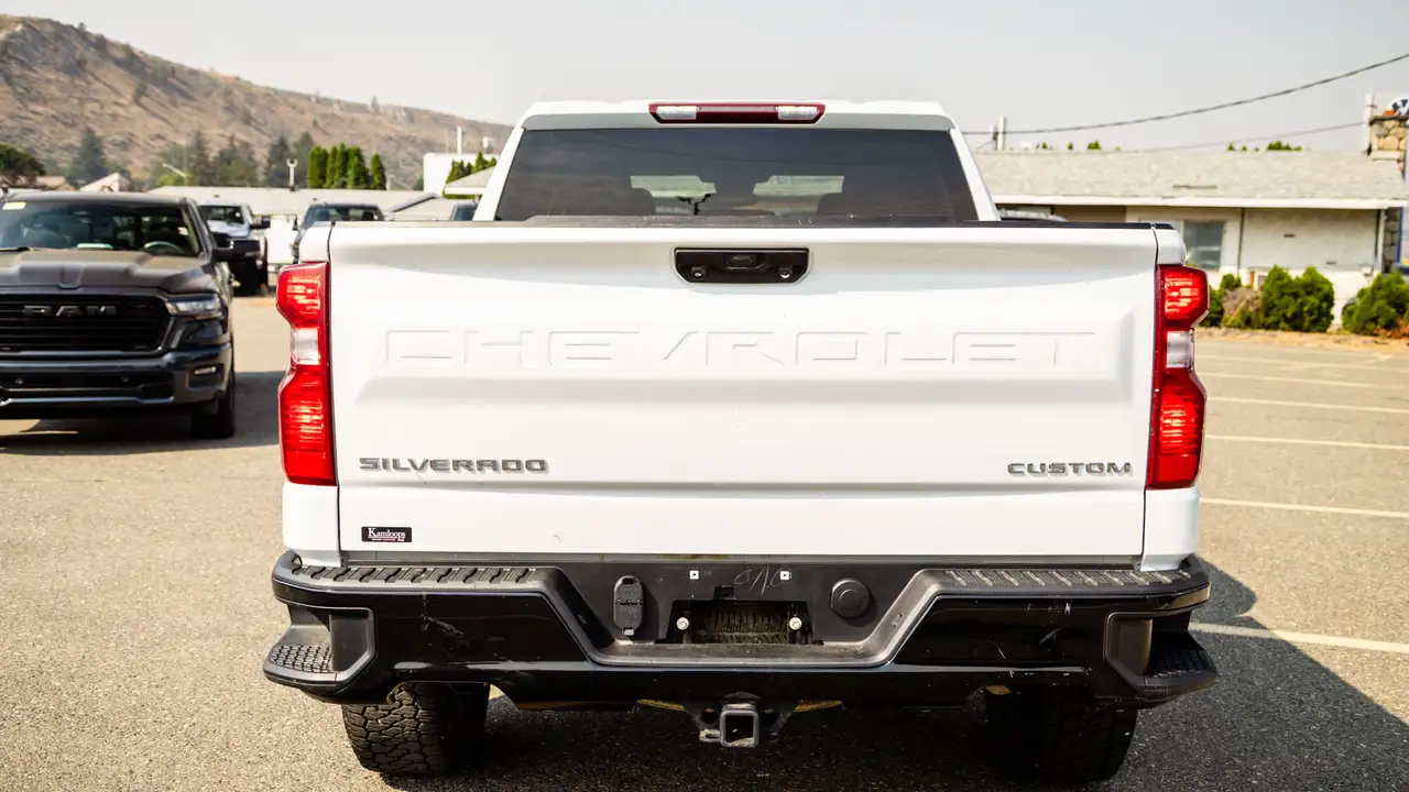 Chevrolet Silverado 1500 - Image 9