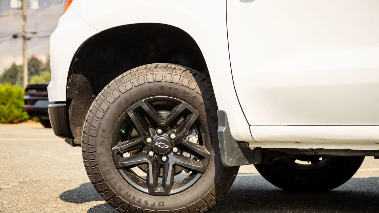 Chevrolet Silverado 1500 - Image 4