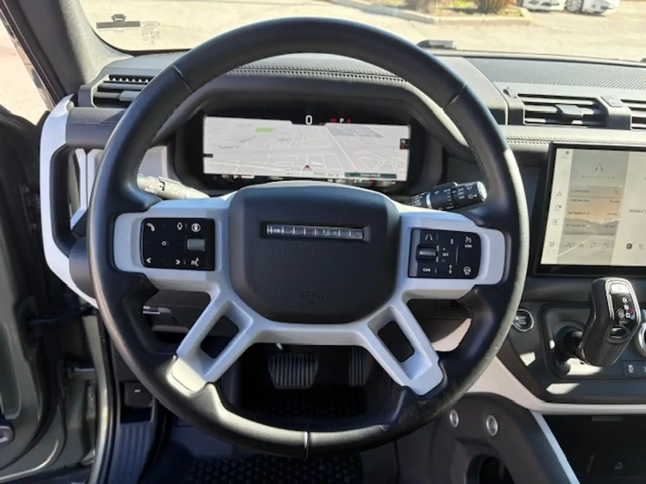 Land Rover Defender - Image 15