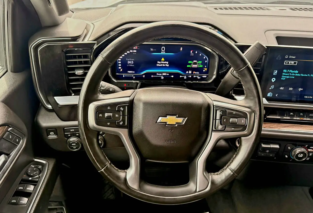 Chevrolet Silverado 1500 - Image 16