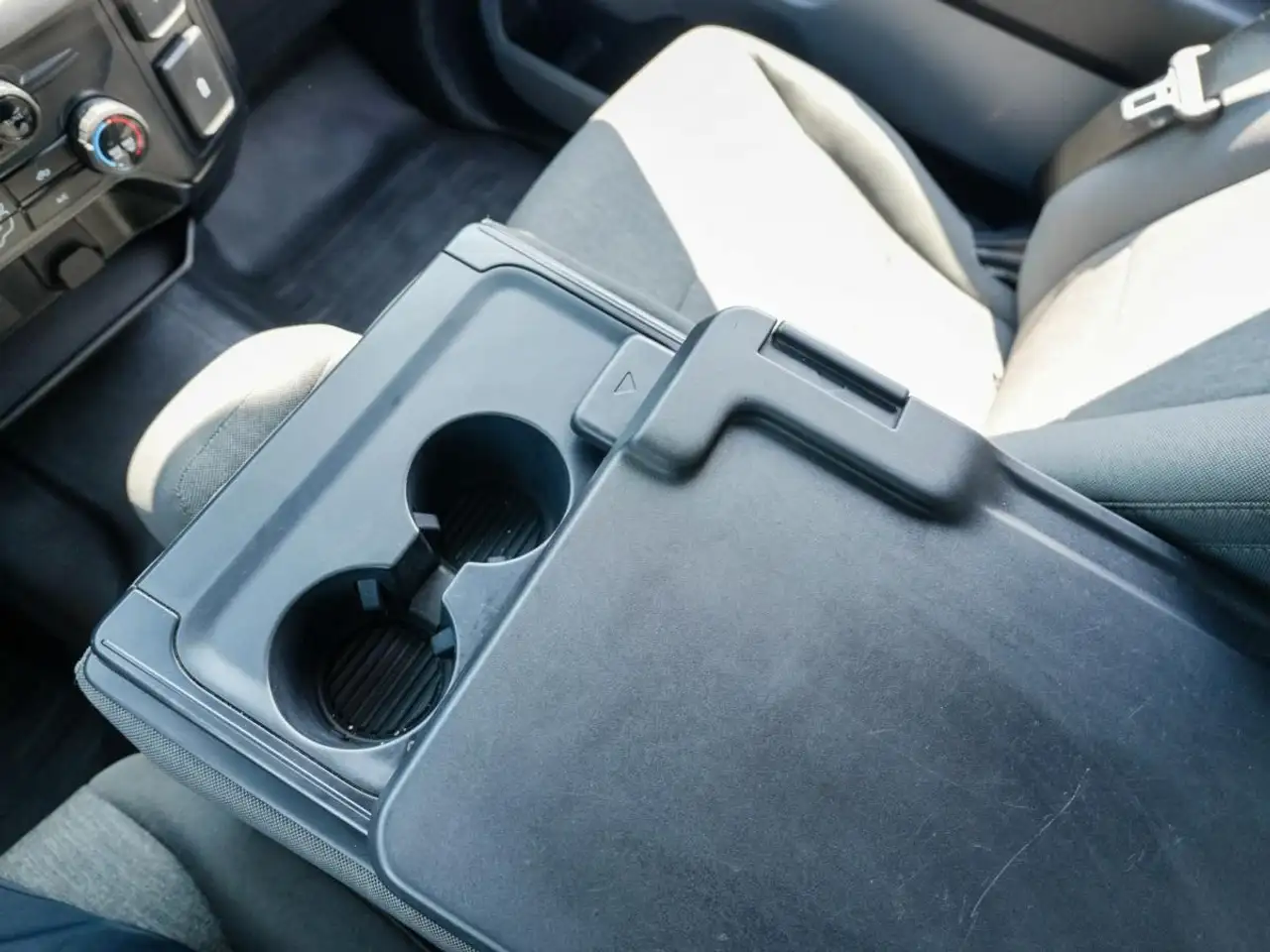 Ford F-150 - Image 21