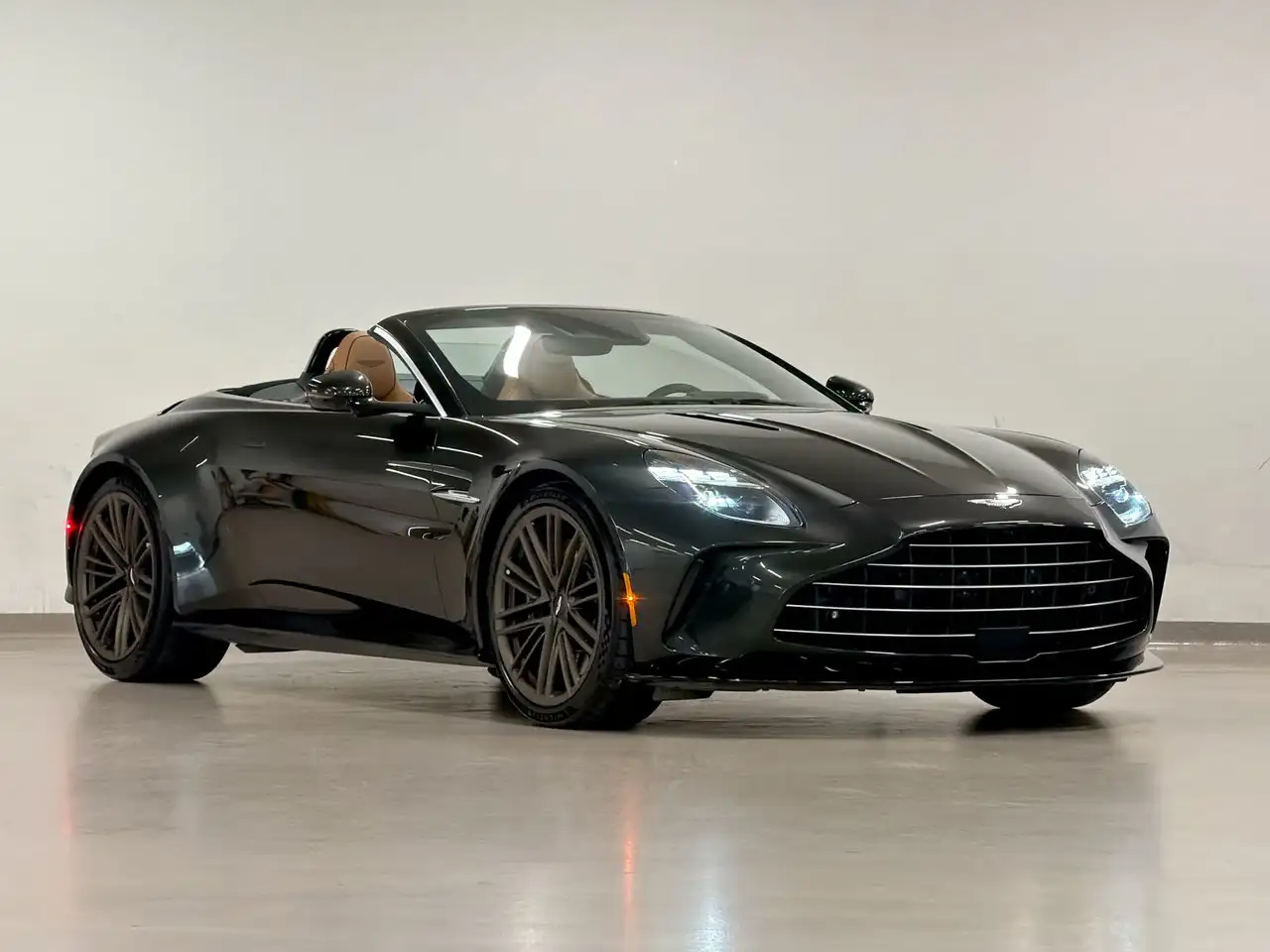 Aston Martin Vantage - Image 7