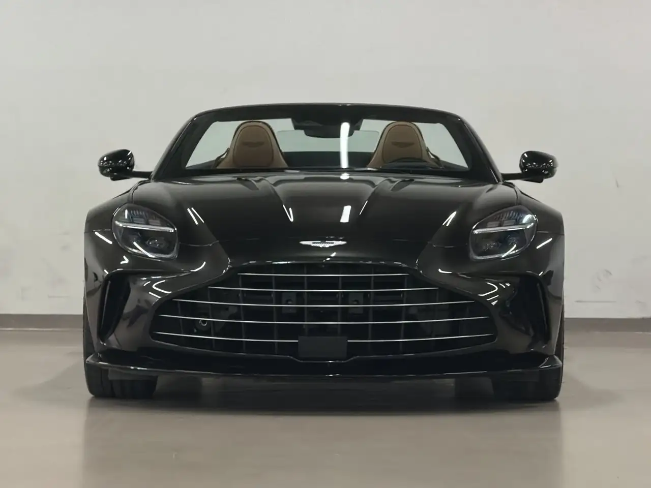Aston Martin Vantage - Image 9