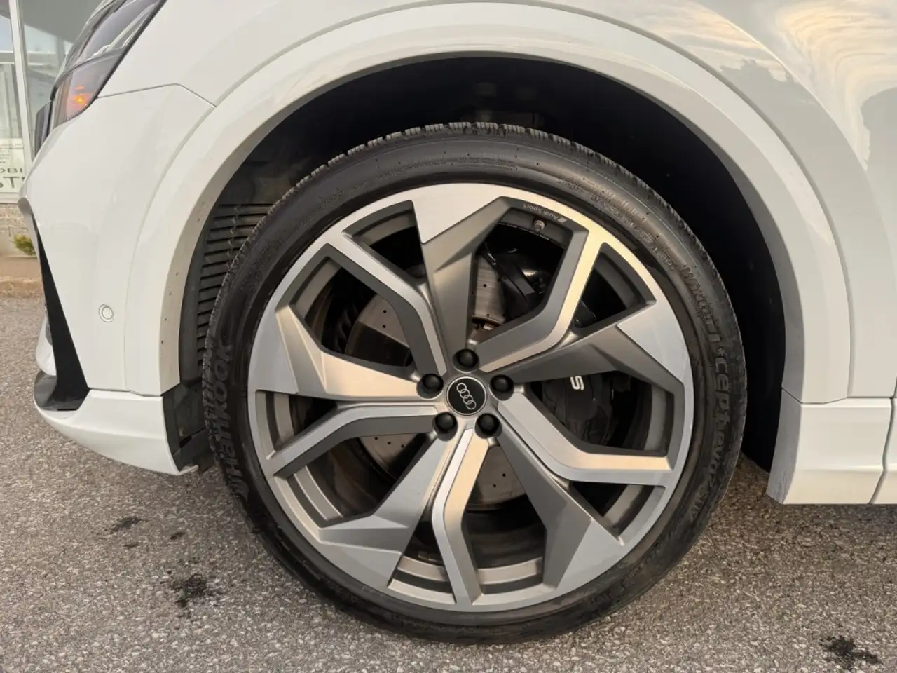 Audi RS Q8 - Image 20