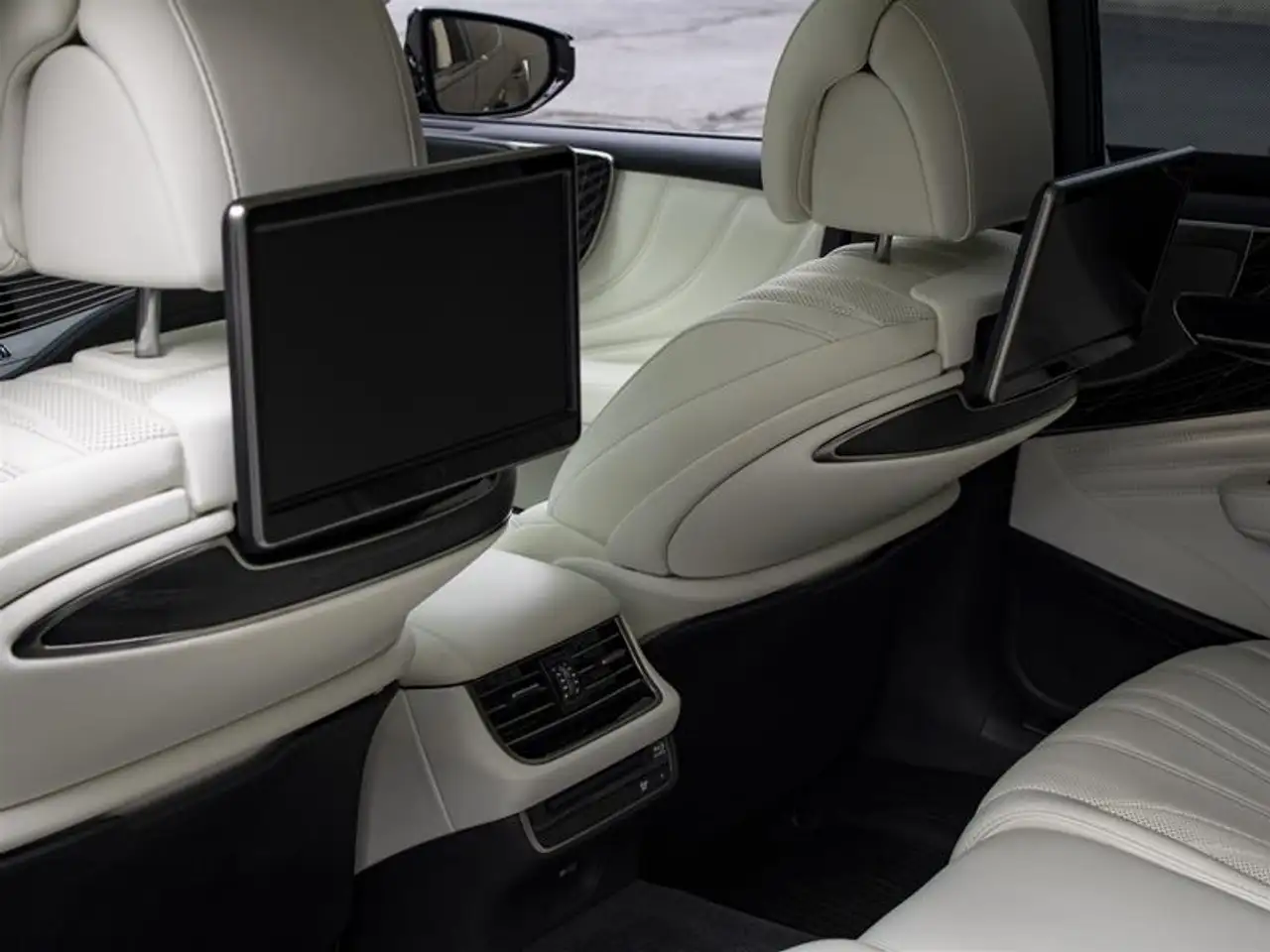 Lexus LS - Image 20
