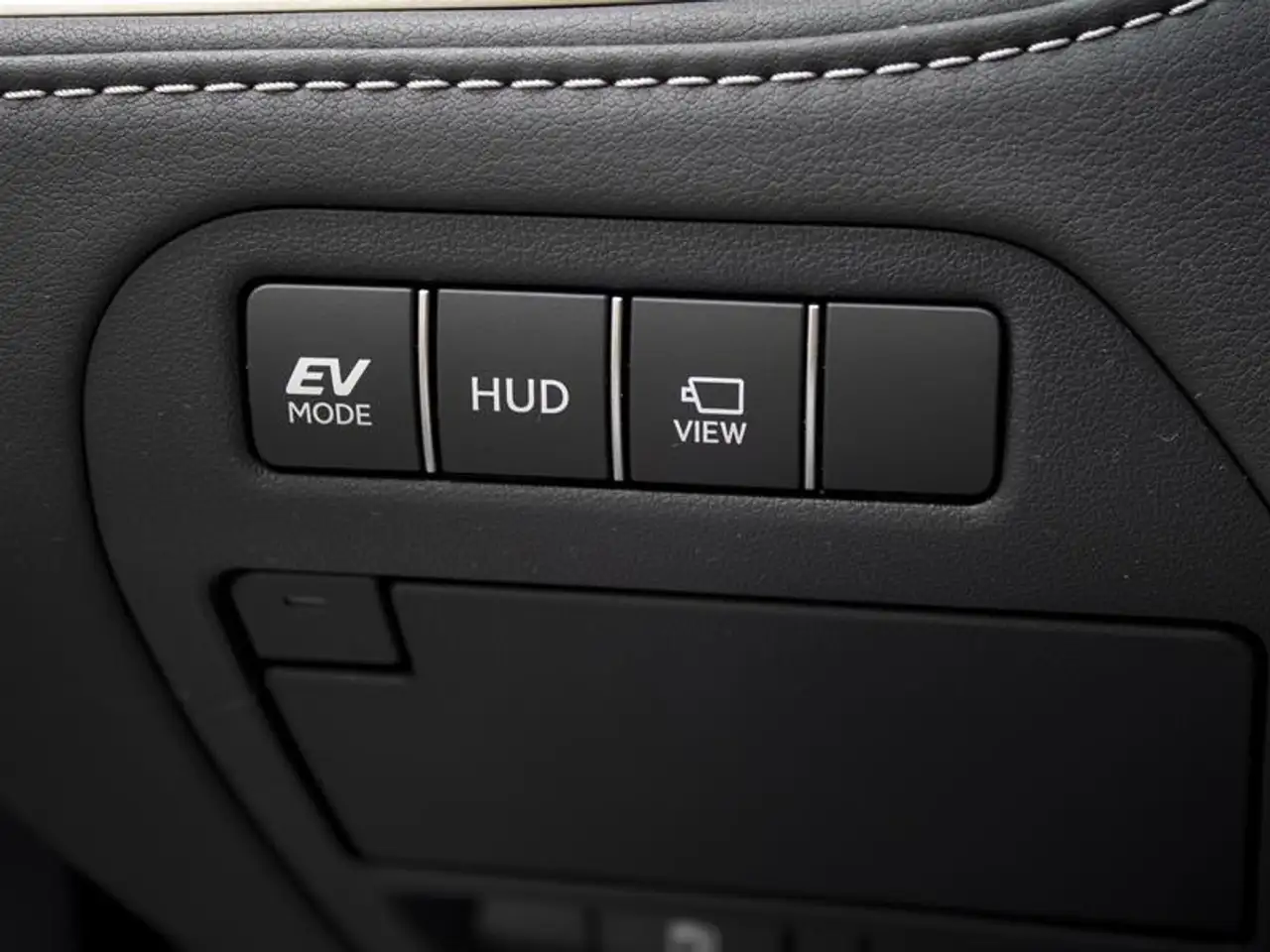 Lexus LS - Image 6