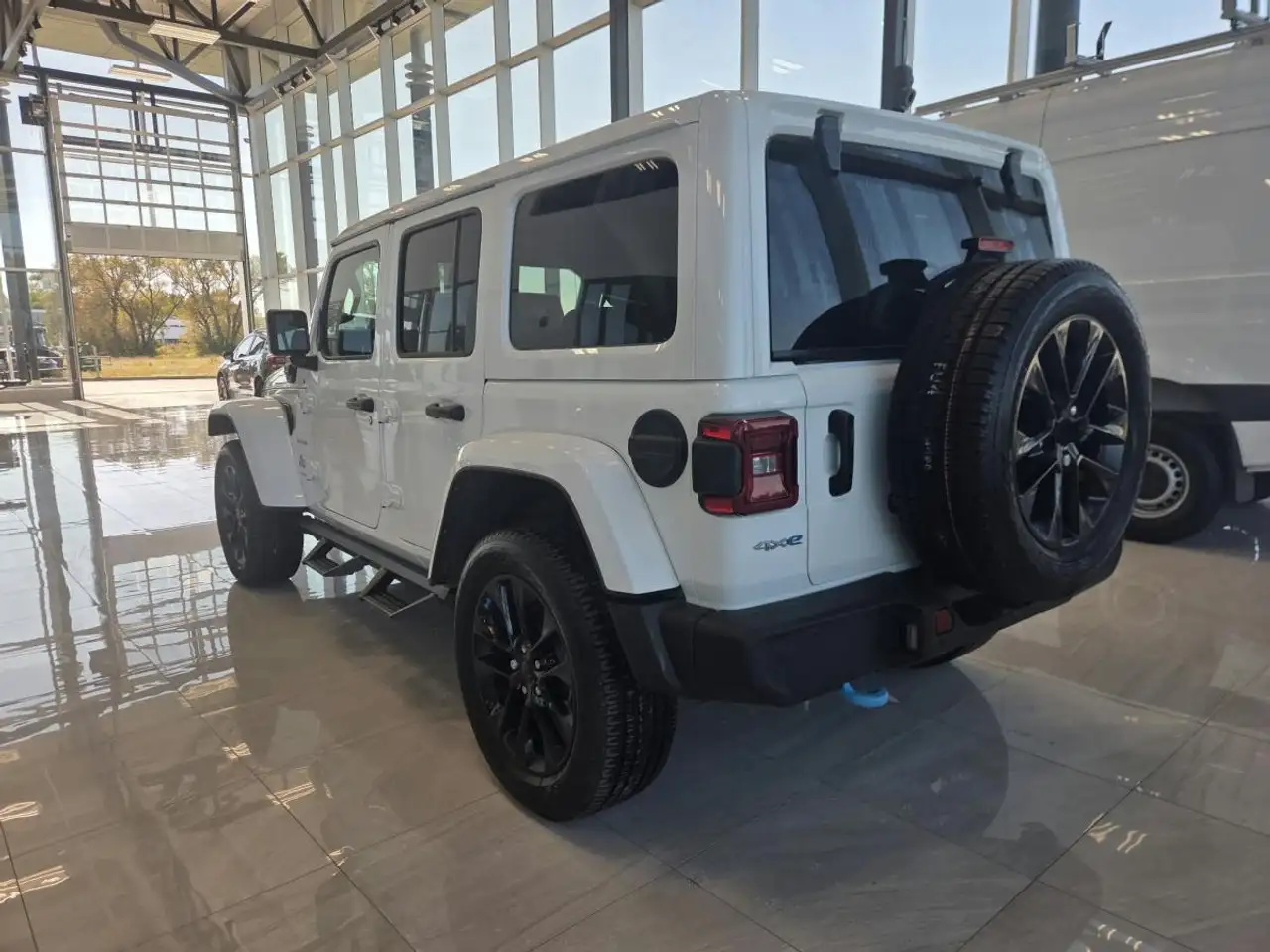 Jeep Wrangler - Image 4