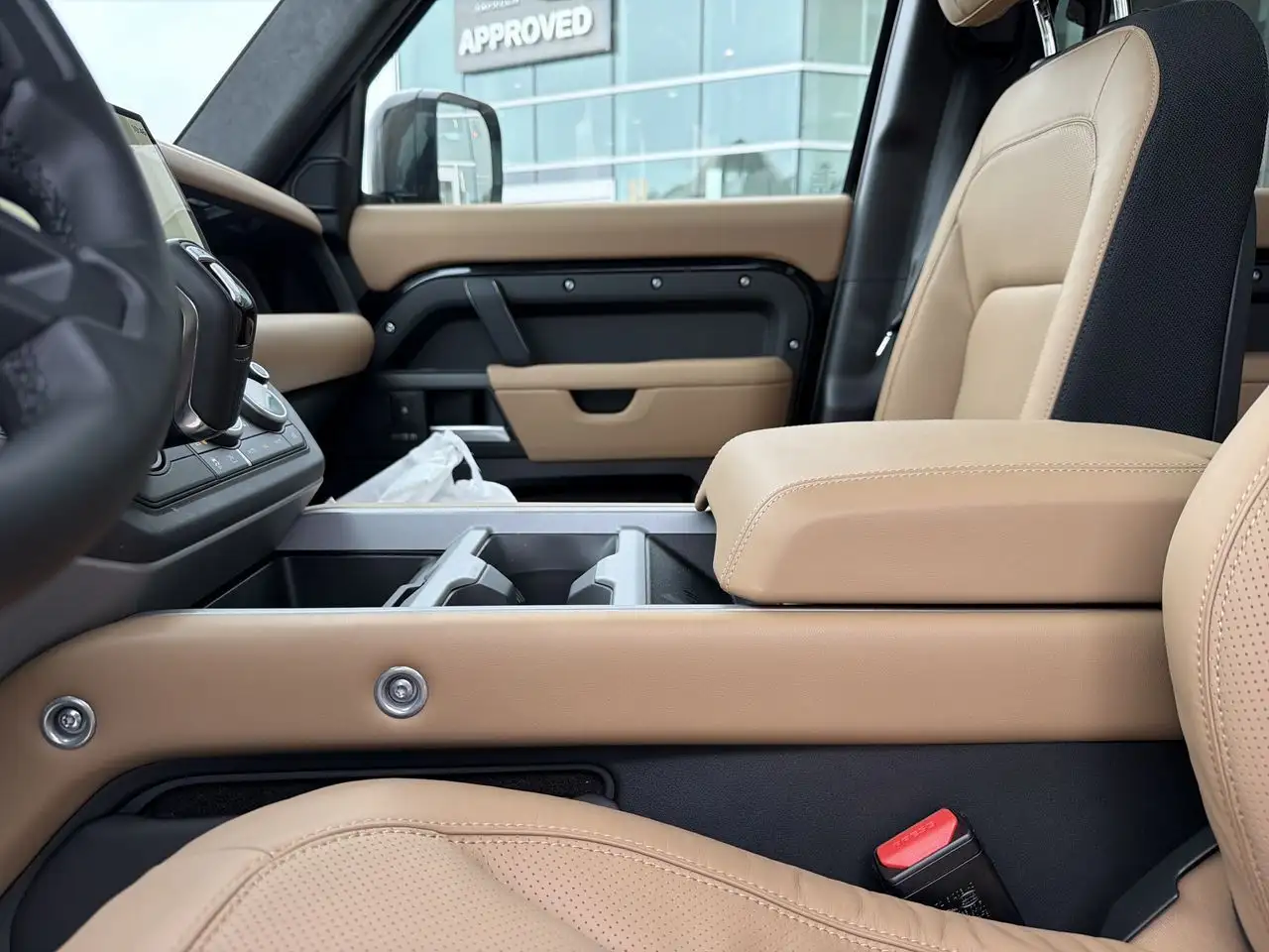Land Rover Defender - Image 18