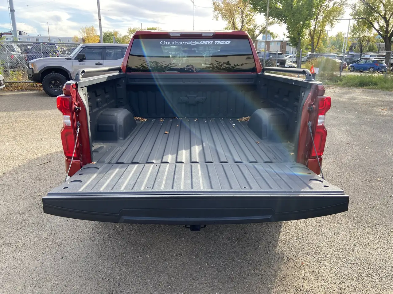 Chevrolet Silverado 1500 - Image 18