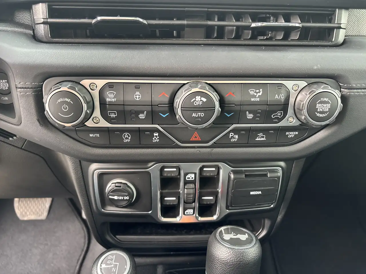 Jeep Wrangler - Image 19