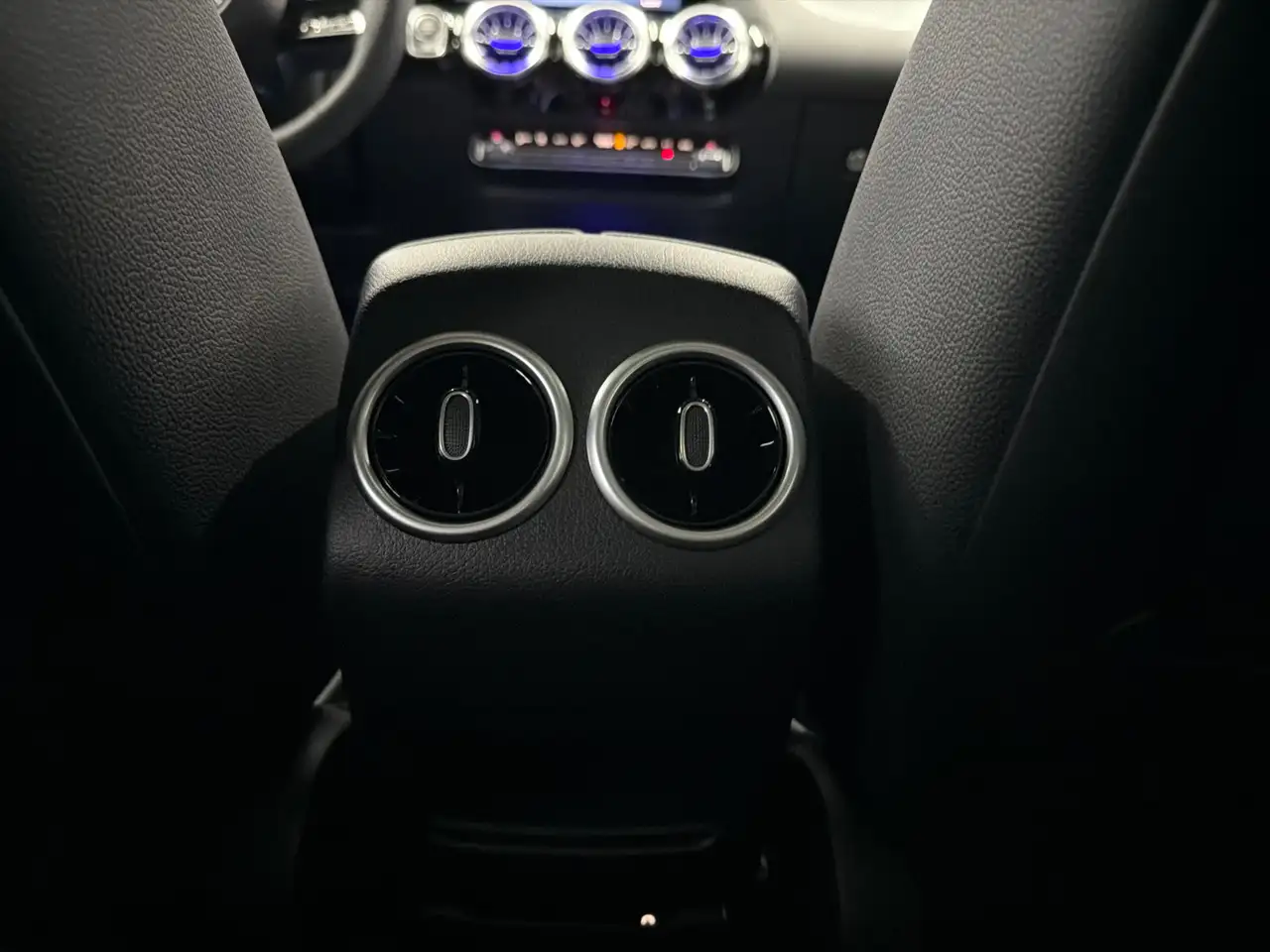 Mercedes-Benz GLA - Image 21